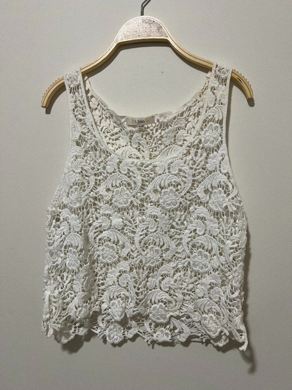 White crochet cropped tank